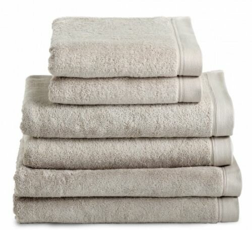 Tas de serviettes pliées