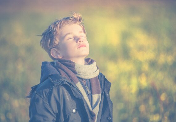 Enfant qui inspire