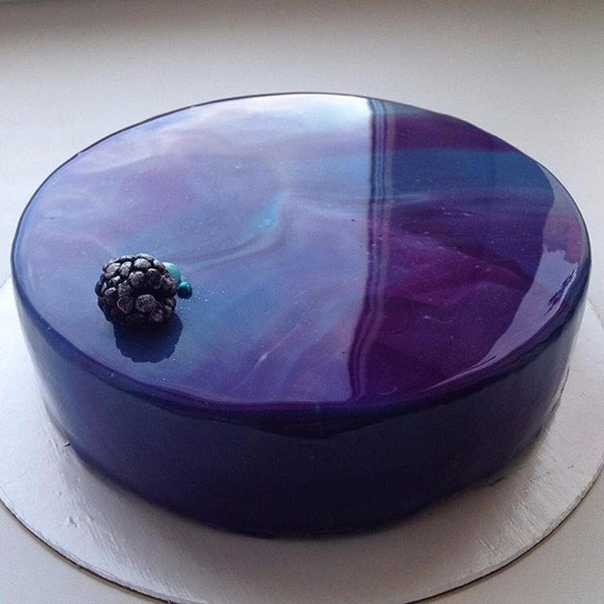 gateau rond violet miroir