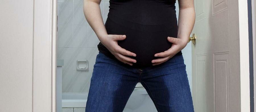 Femme qui s'est fait pipi dessus