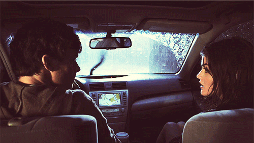 Amour voiture couple jeune