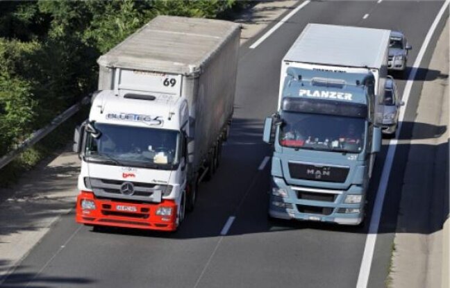 camion, dépasser, autre, camion