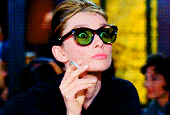 femme surprise lunettes