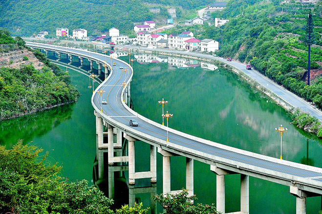 Voyage lieux routes planÃ¨te monde extraordinaires road-trips visite autoroute eau Xingshan Chine