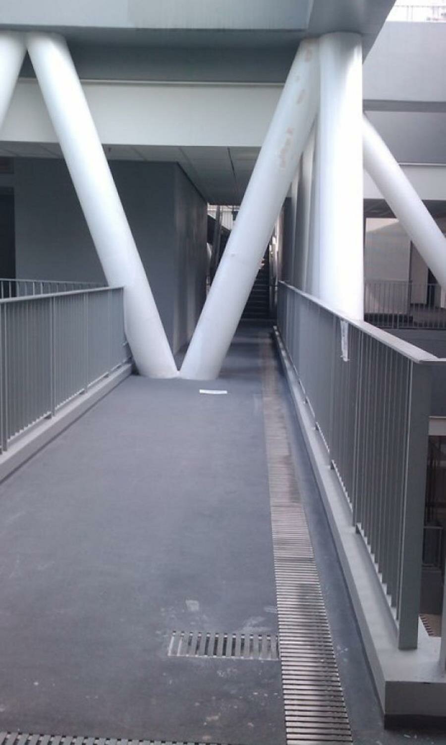 école de design, pilier, passerelle