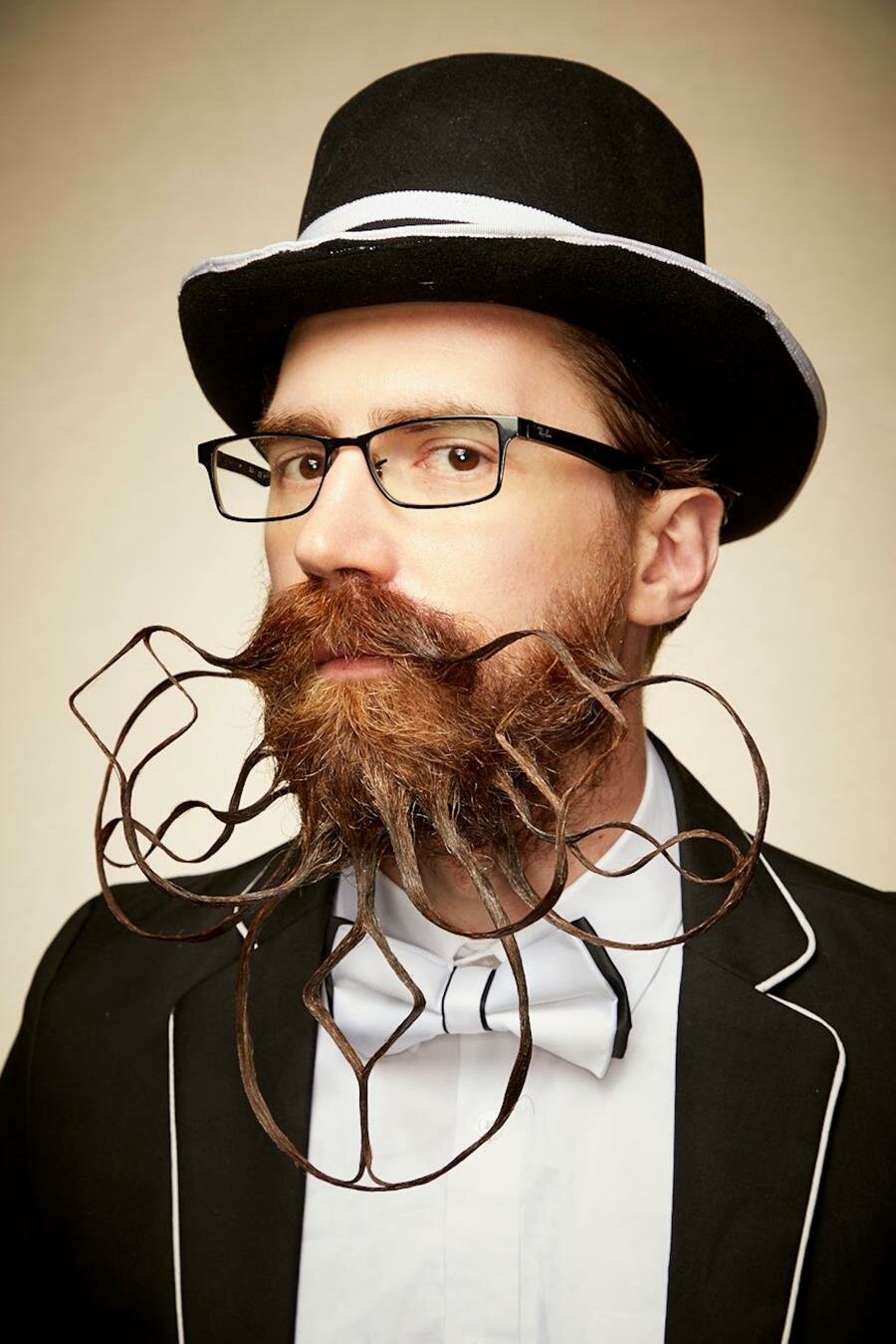 barbe, sculptée