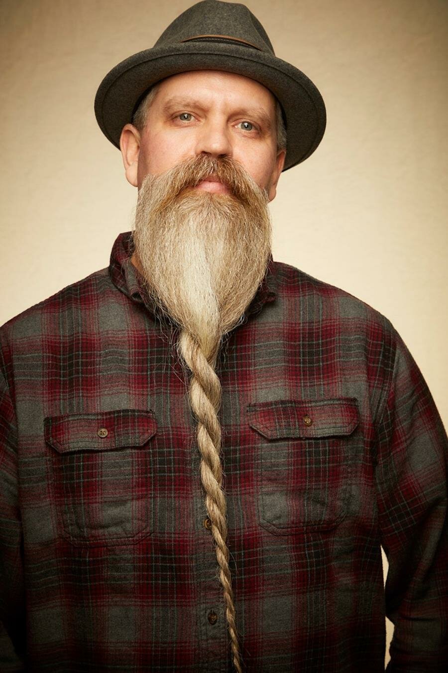 barbe, tressée