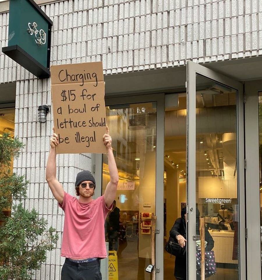 homme, manifester, pancarte drôle