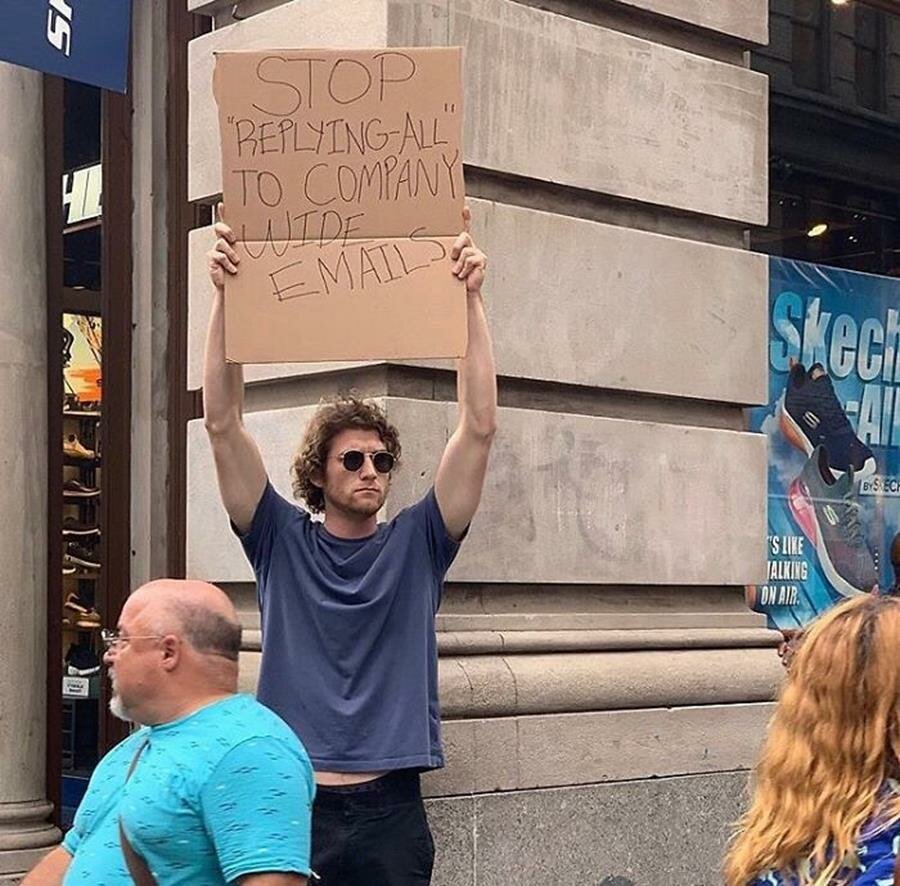 homme, manifester, pancarte drôle