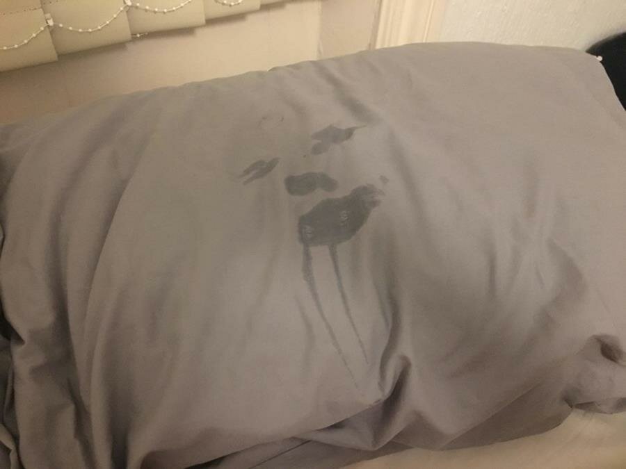 coussin, larmes
