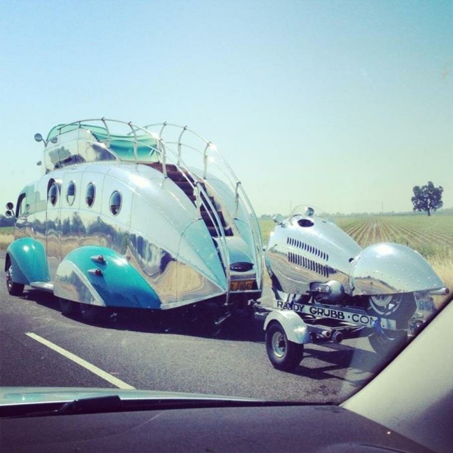 caravane, étrange