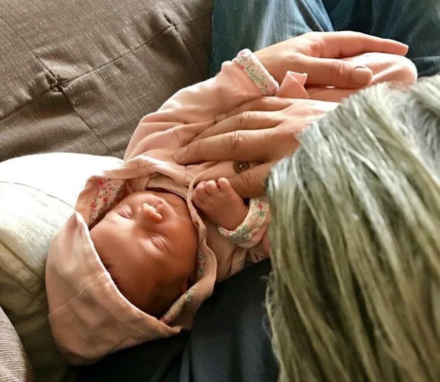 bÃ©bÃ©, main