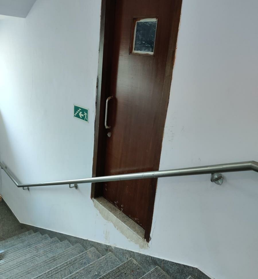 porte, escaliers