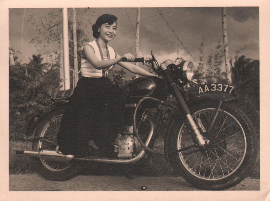 moto, grand mère, femme