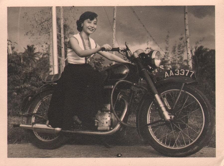 moto, grand mère, femme