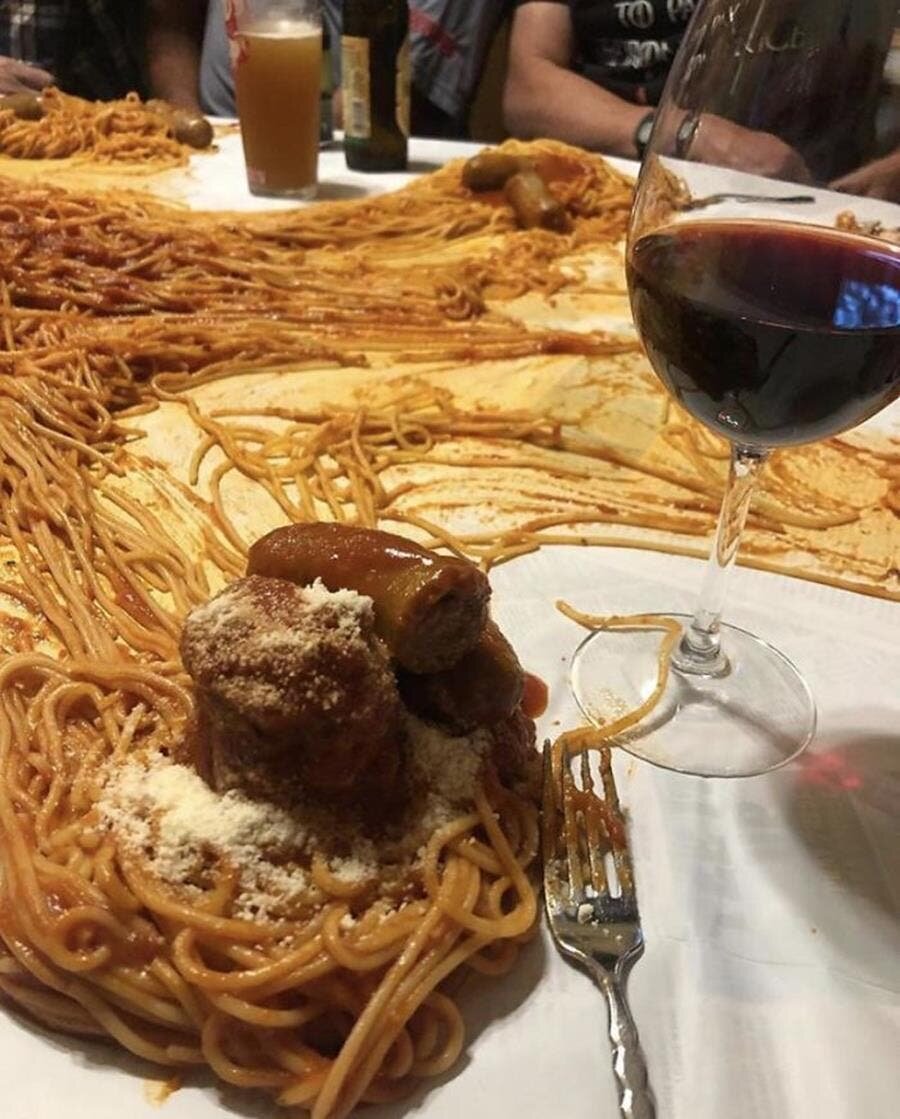 spaghettis, table