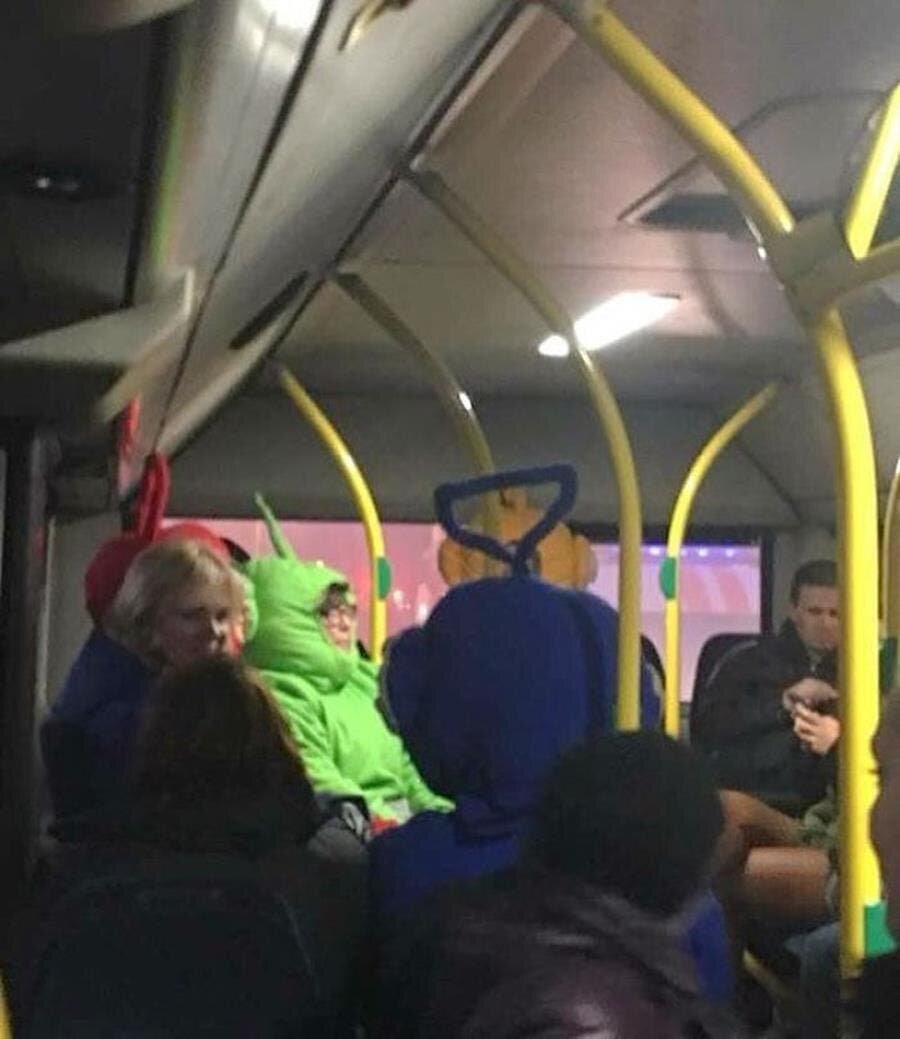 teletubbies, bus