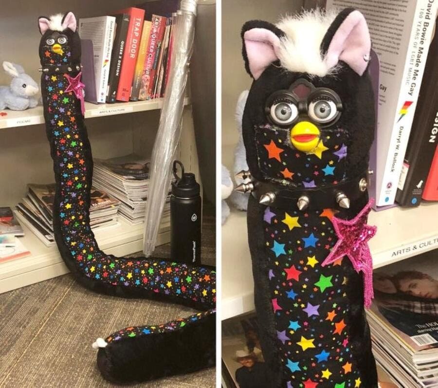Furby, géant, debout, serpent, terrifiant