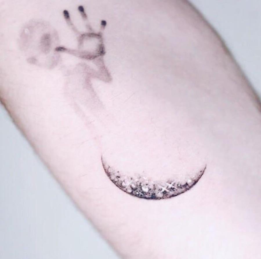 ombre, minimaliste, alien, lune, tatouage