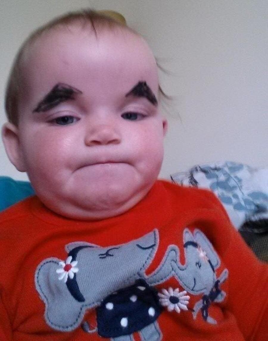 Bébé, drôle, sourcils, maquillage, dessiner