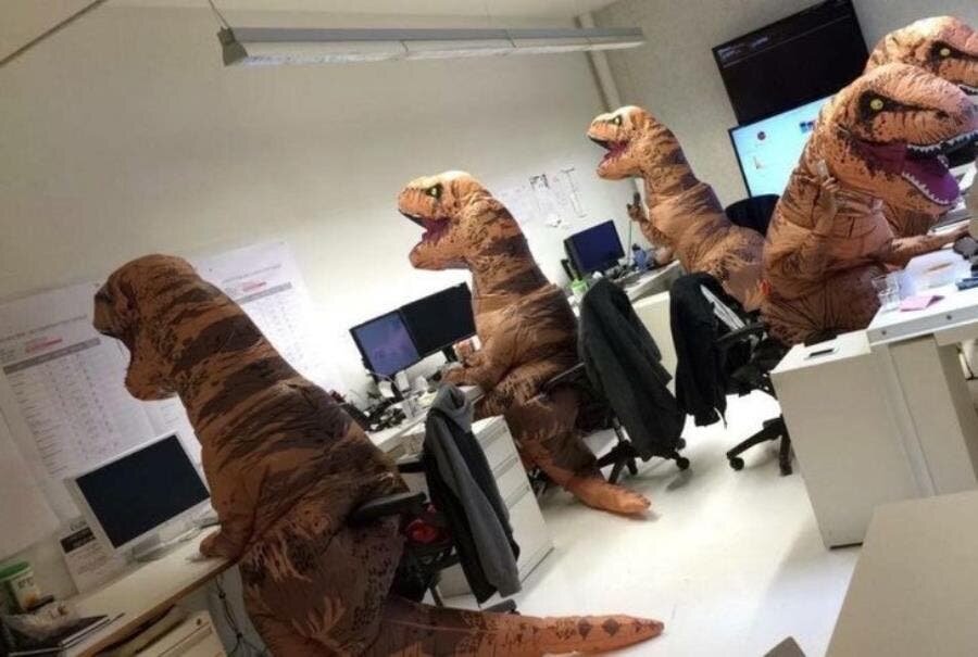 dinosaure, déguisement, insolite, collègue