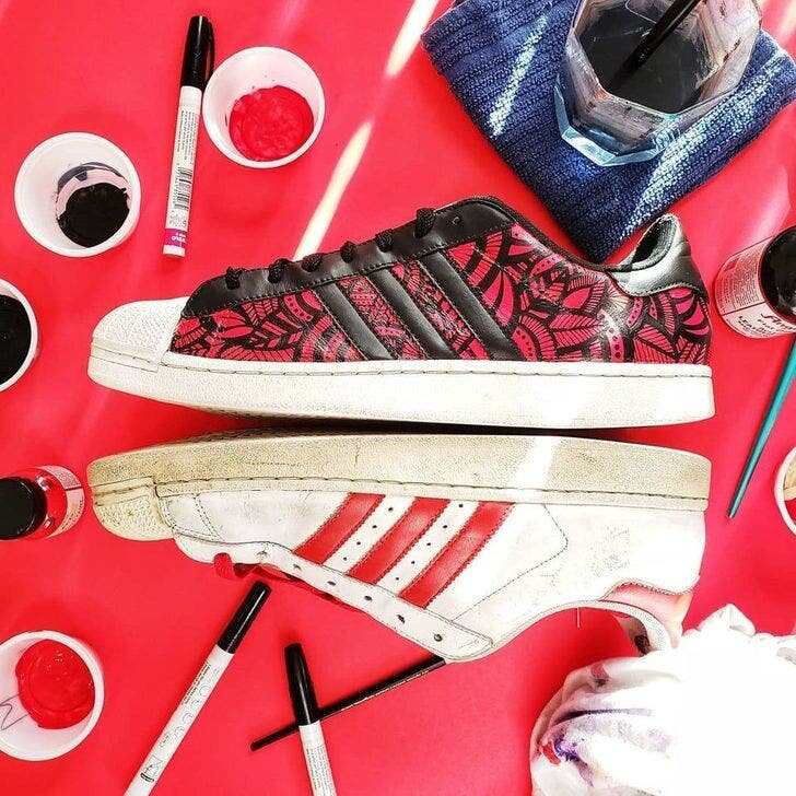 baskets blanches, peinture