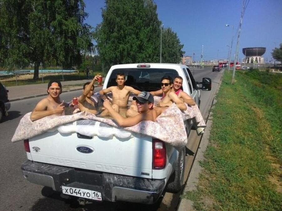 piscine, pick-up, solution, problème, insolite