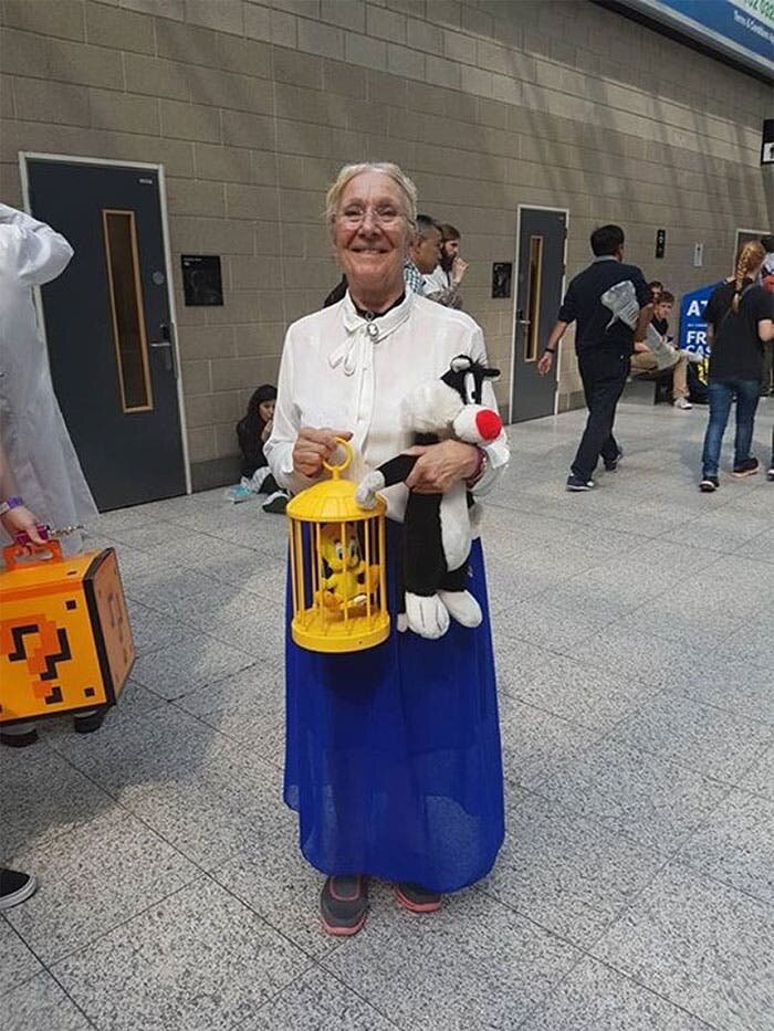 personne âgée cosplay mémé titi grosminet 