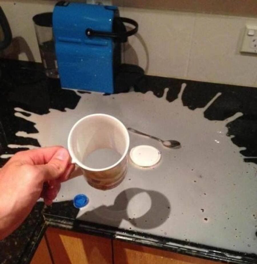 tasse, sans fond, insolite, humour, galère