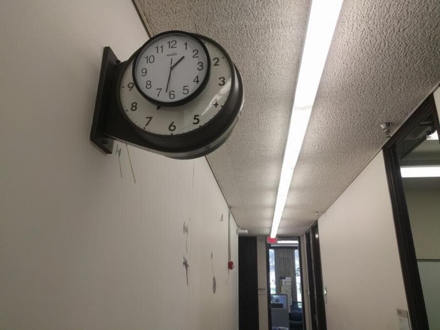 horloge, insolite, panne, humour, wtf, illogique