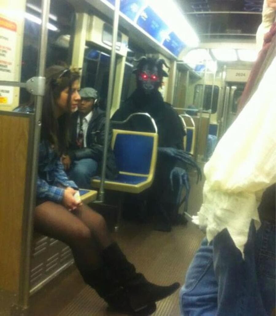 d"mon, siège, assis, yeux, rouge, métro