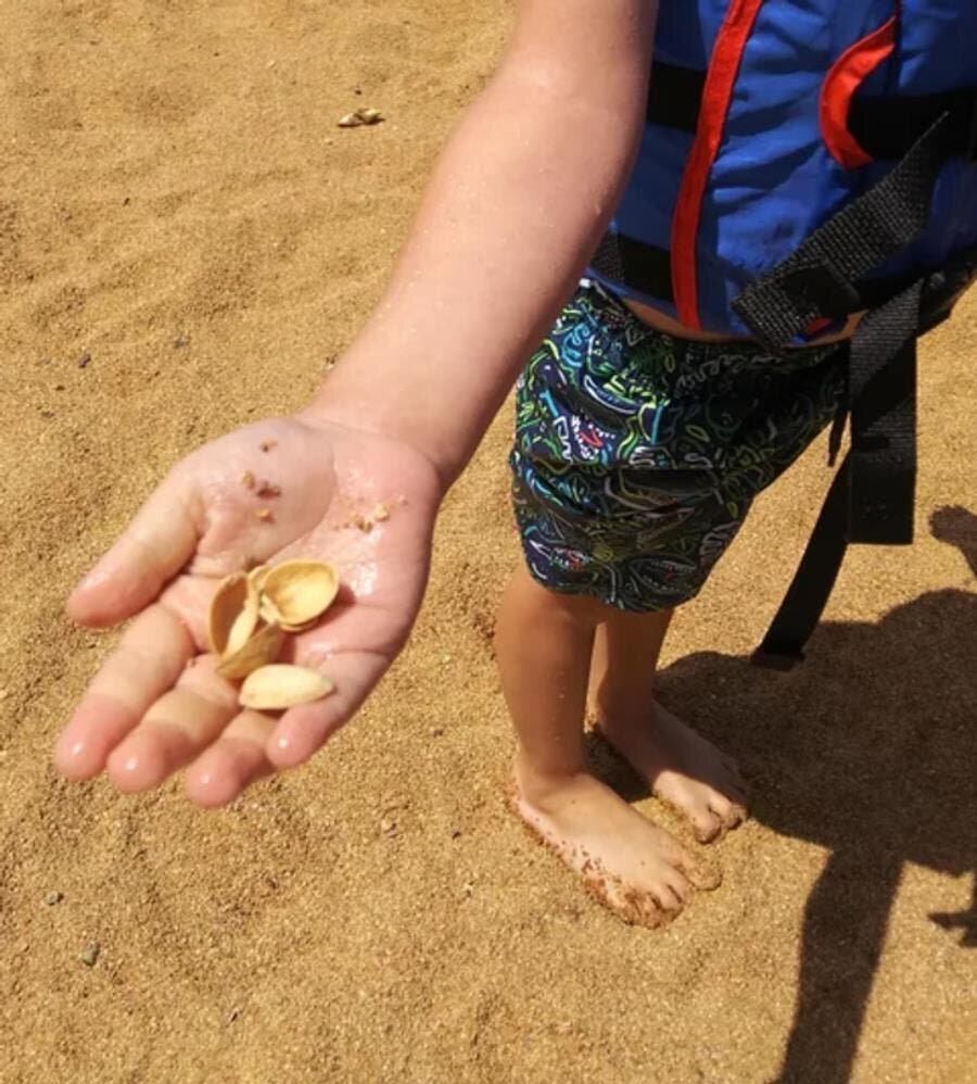 enfant plage pistache