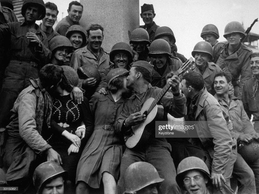 soldats femme chanter
