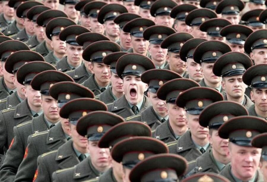 armée hommes bailler