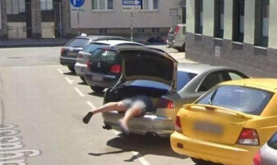 individu coffre voiture