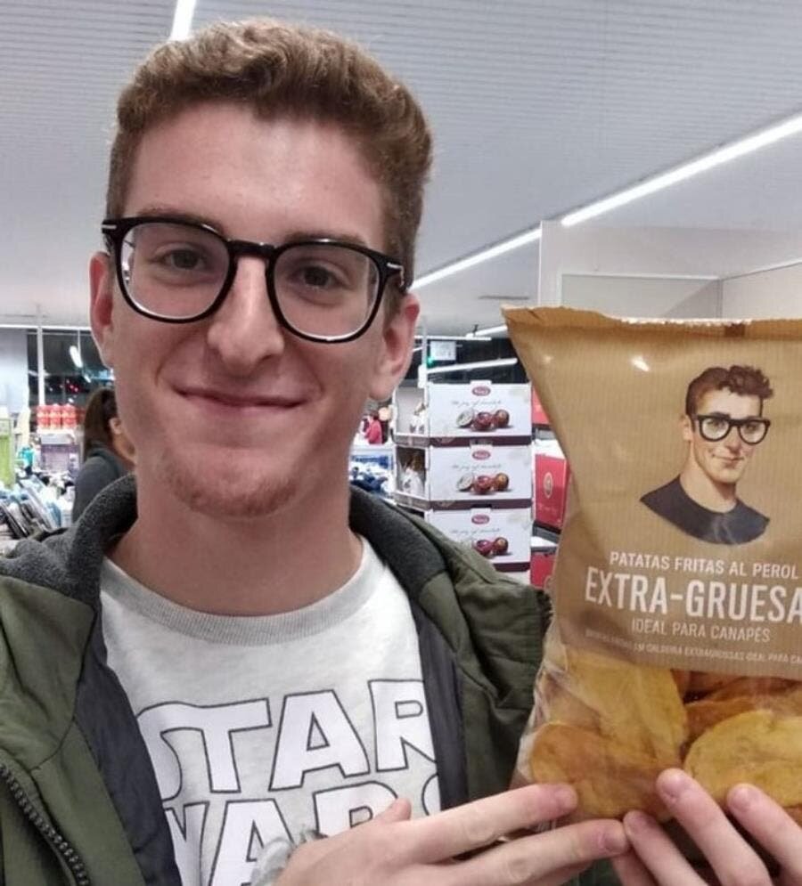 homme sachet chips supermarchÃ©