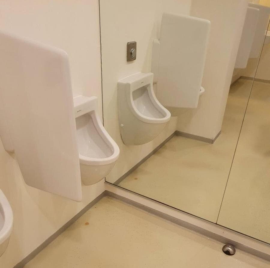 toilettes miroir