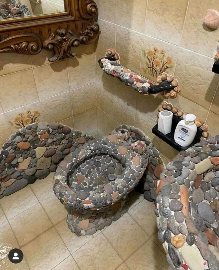 toilettes chaise coquillage béton