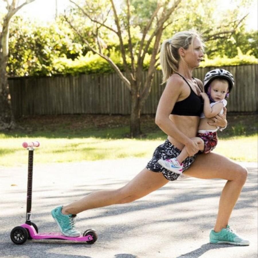 femme enfant skateboard 