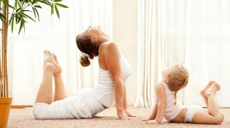 mère enfant yoga