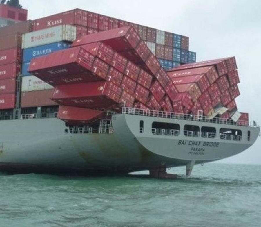 containers bateau mer