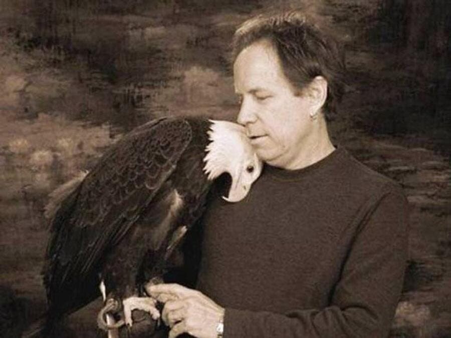 homme aigle relation