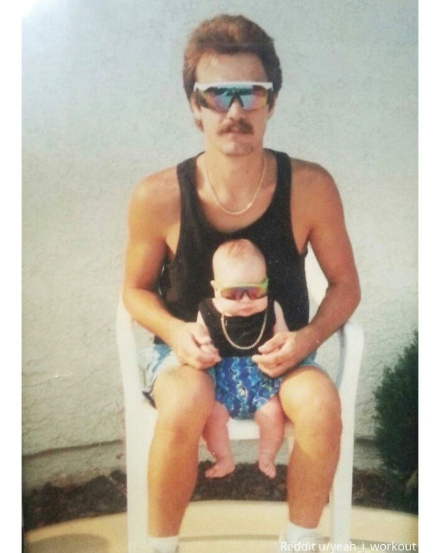 homme bébé lunettes chaîne
