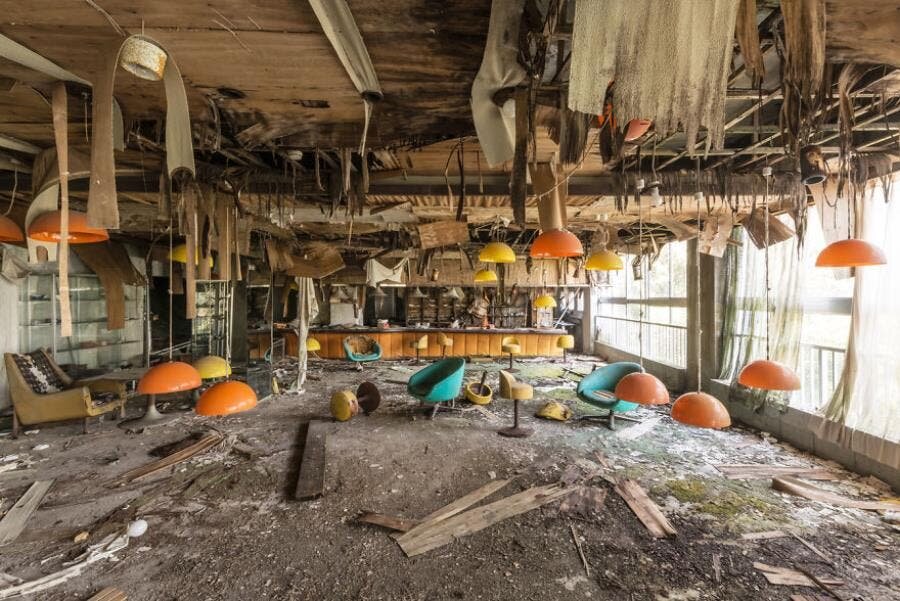 bar hôtel destruction