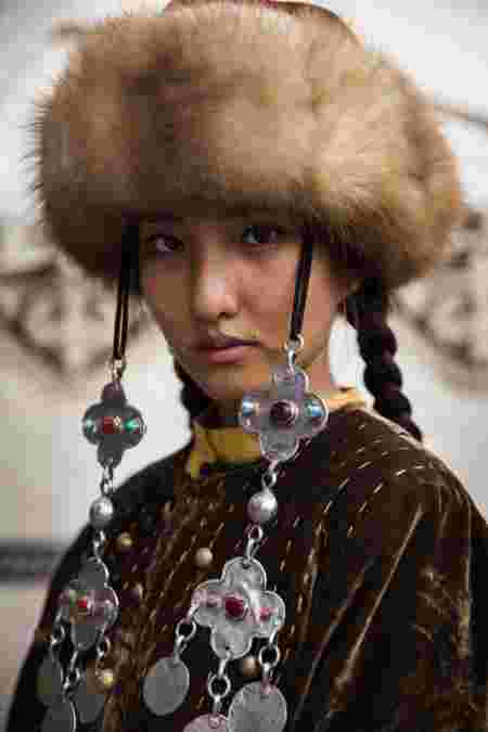 Jeune feme du Kirghizistan
