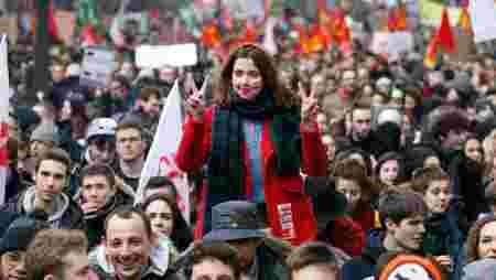 manifestation, pour les claquettes chaussettes