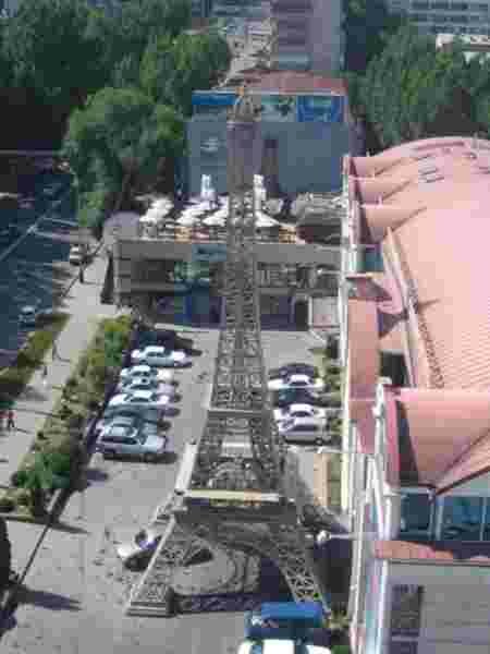 tour eiffel almata kazakhstan parking imitation copie