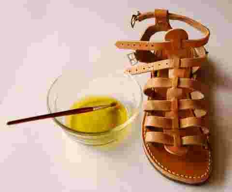 sandales en cuir et huile d'olive