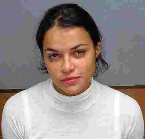 un mugshot de Michelle Rodriguez