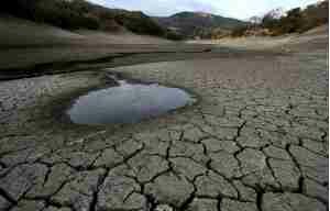 image d'un lac quasiment à sec consequences rechauffement climatique